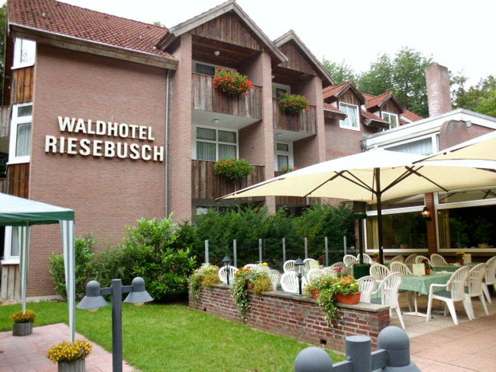 Waldhotel Riesebusch Бад Швартау Екстериор снимка